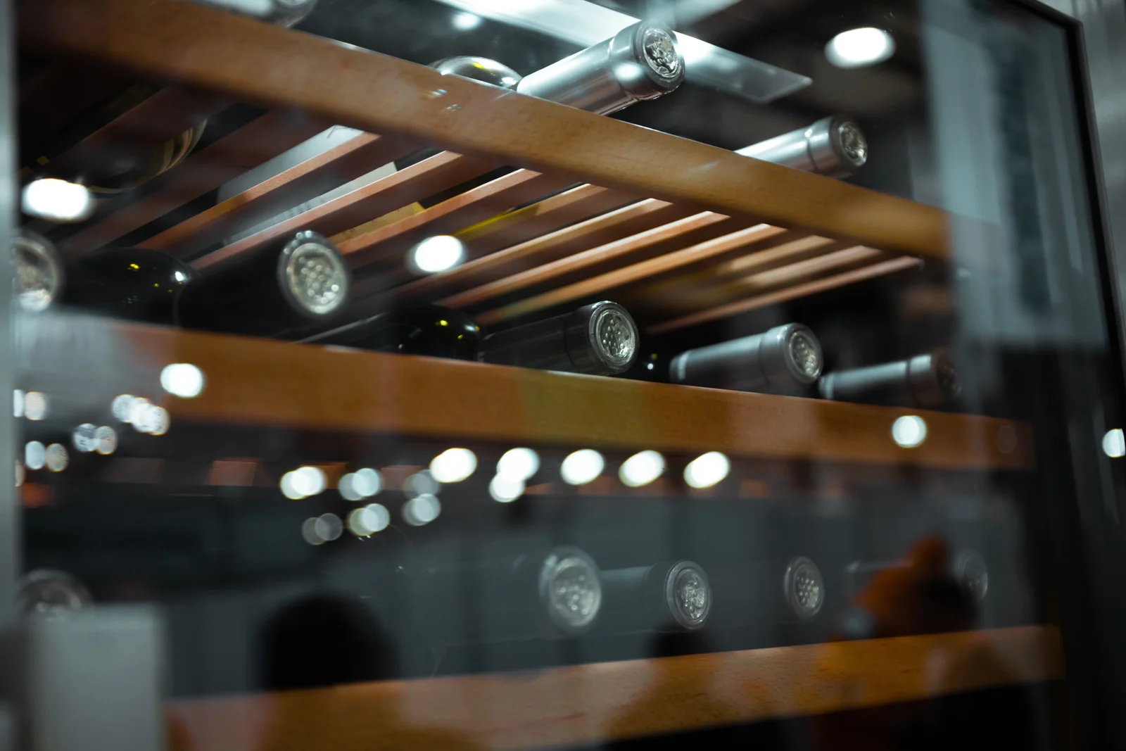 Temperature-stable wine cellar storage.